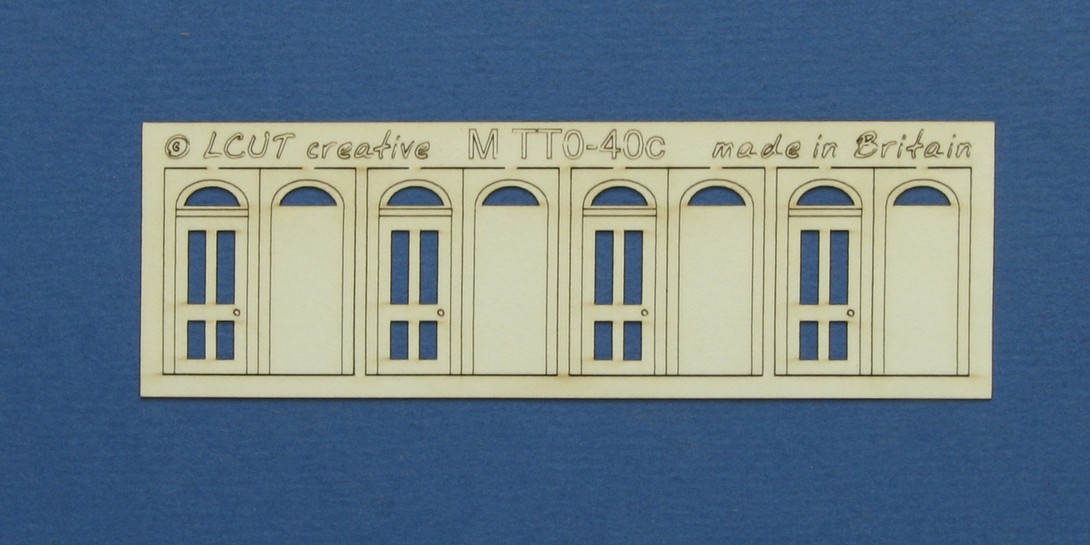 M TT0-40c TT:120 kit of 4 single doors with round transom type 1 Kit of 4 single doors with round transom type 1. Designed in 2 layers with an outer frame/margin. Made from 0.35mm paper.
